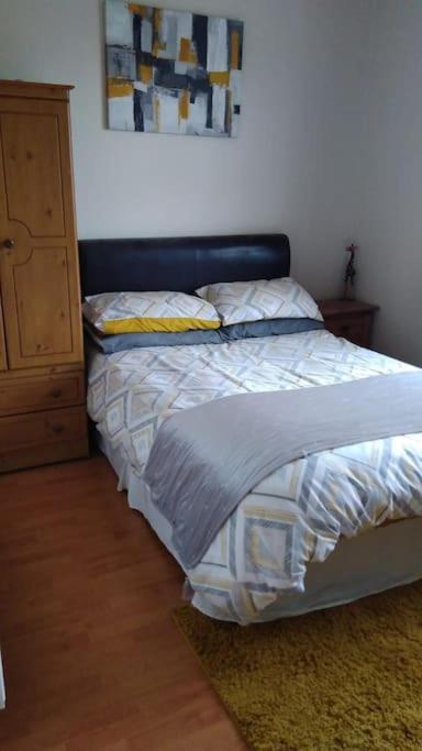 Cheerful Three Bedroom Country Cottage Баллина Экстерьер фото