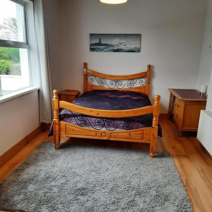 Cheerful Three Bedroom Country Cottage Баллина Экстерьер фото